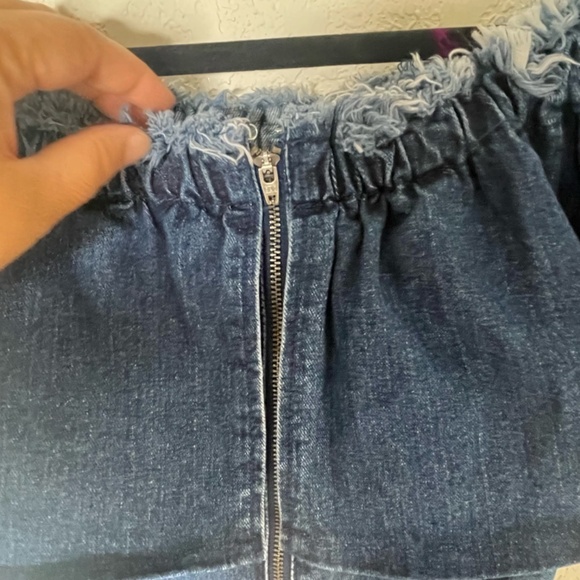 J.O.A Off The Shoulder Denim Mini Dress Size M Raw Neck Trim Blue Exposed Zip - Picture 5 of 14